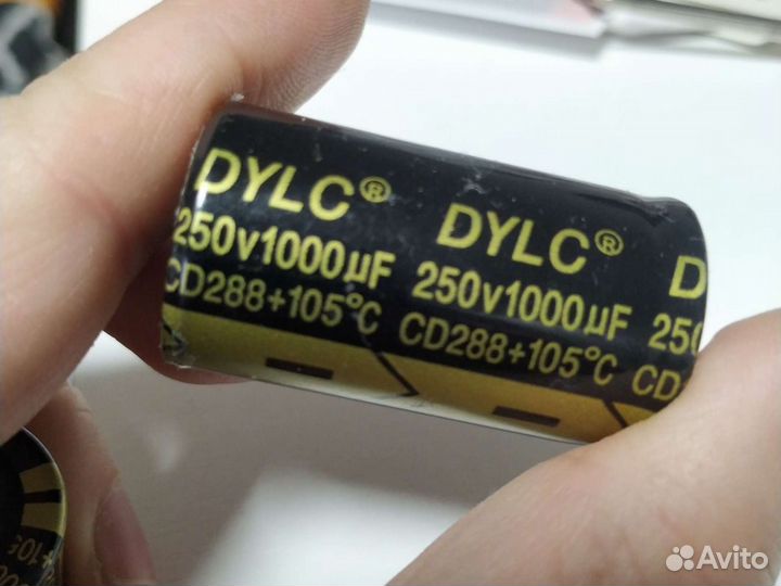 Электролит. конденсатор 3 шт CD288 1000мкФ 250В