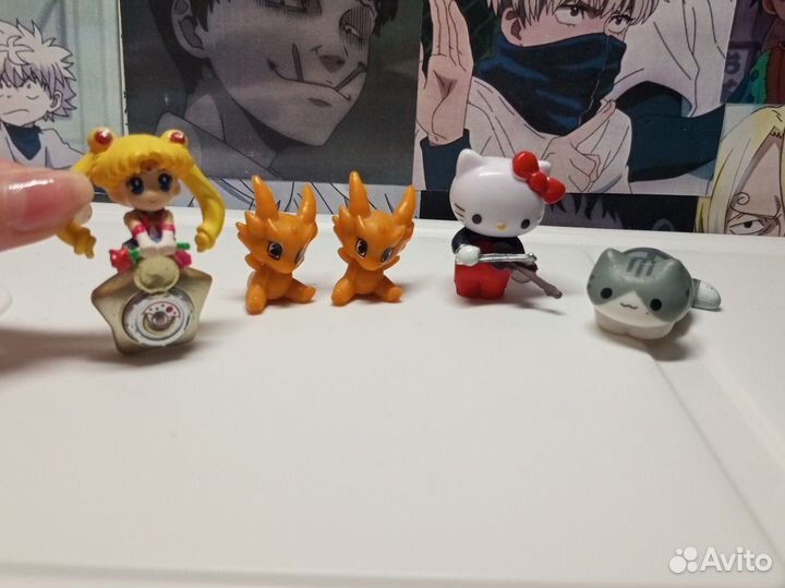 Много аниме вещей