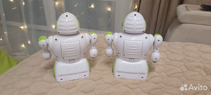 Интерактивный робот (рассказывает сказки, музыка)