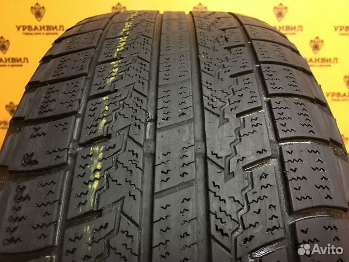 Roadstone Winguard Ice 215/55 R17 94Q