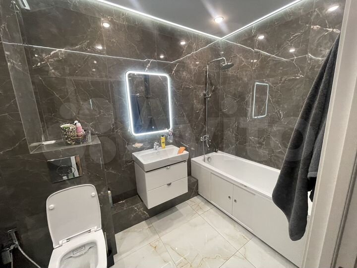 2-к. квартира, 70 м², 14/17 эт.