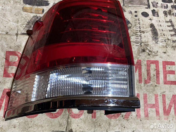 Фонарь задний левый Toyota LC200