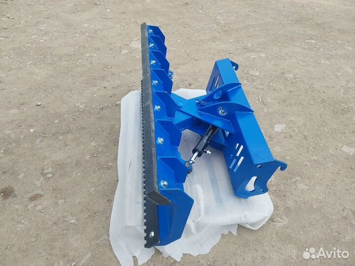 Поворотный гидравлический отвал на кун 2 м