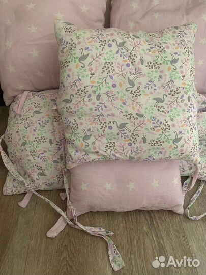 Бортики в детскую кроватку и одеяло