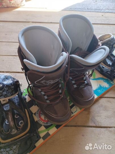 Сноуборд с ботинками