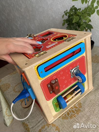 Развивающие игрушки бизиборд