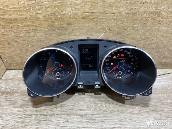 Панель приборов Volkswagen Golf 6 бензин 1121128