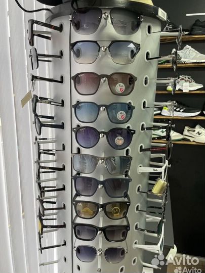 Солнцезащитные очки брендовые