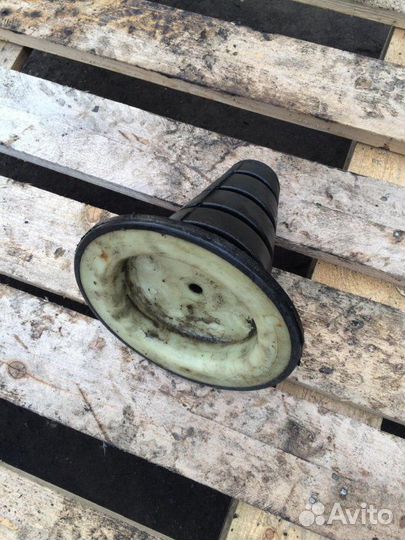 Опора задней пружины верхняя Toyota Land Cruiser