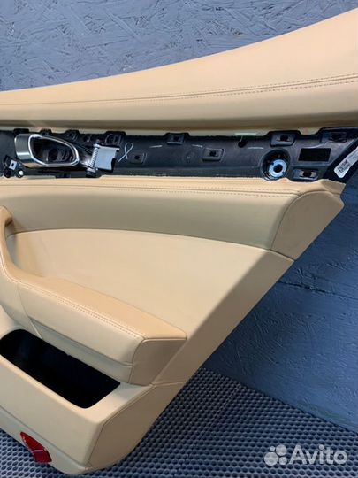 Обшивка боковой двери задняя правая Porshe