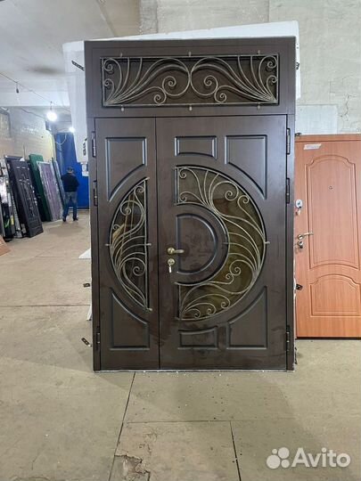 Дверь новая входная