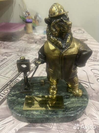 Статуэтка из бронзы Медведь железнодорожник