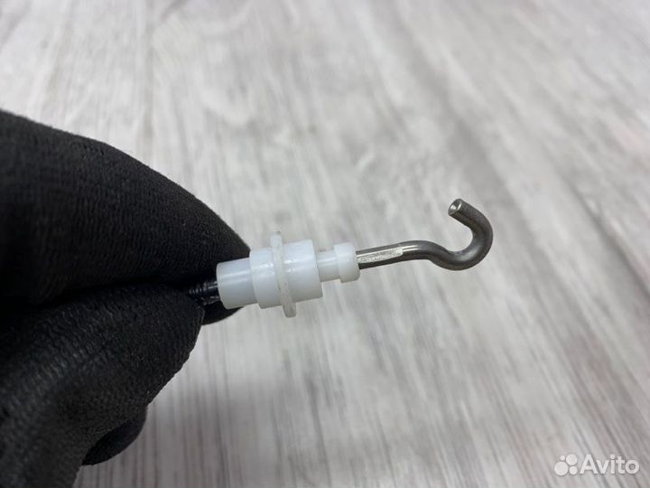 Трос открывания двери задний Audi A6 C6 caha 2.0