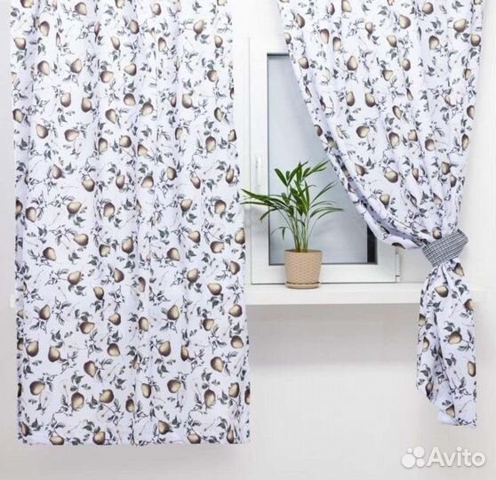 Шторы для кухни с подхватами