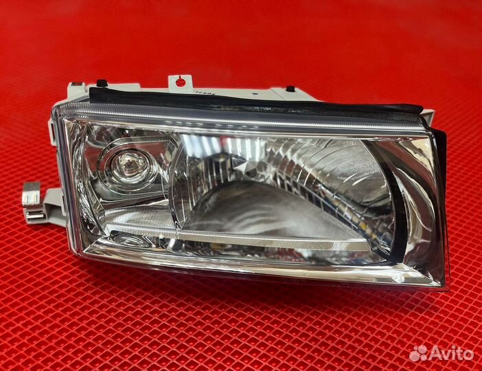 Новая фара правая Skoda Octavia Tour