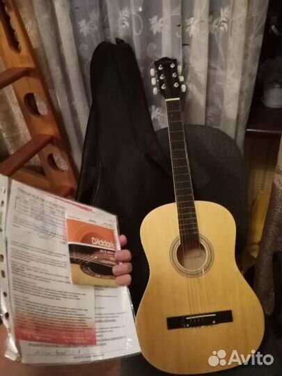 Акустическая гитара