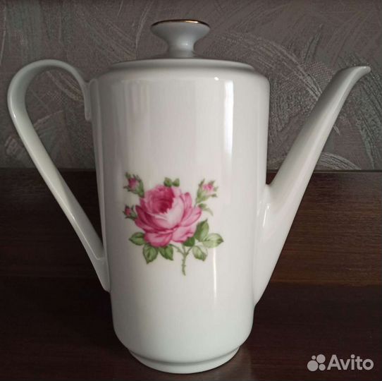 Набор посуды из фарфора