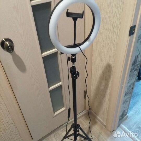 Кольцевая лампа со штативом цветная