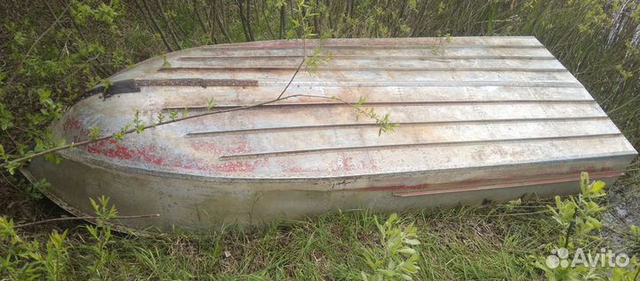 Лодка весельная металлическая