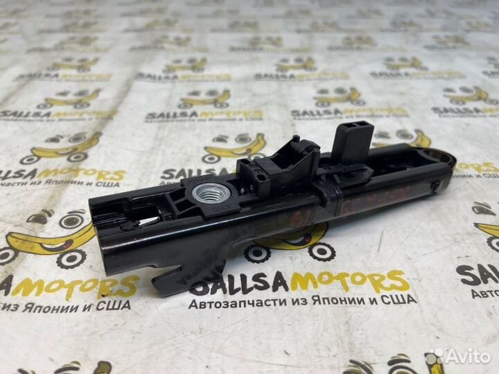 Кронштейн ремня безопасности передний Volkswagen