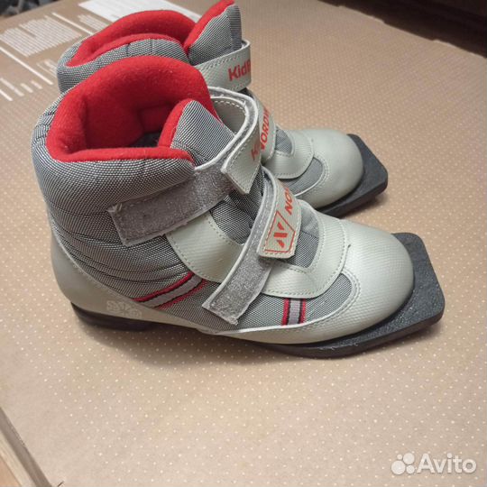 Ботинки лыжные