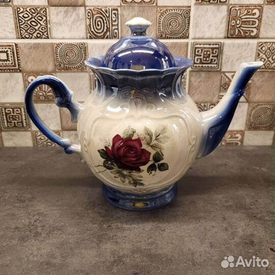 Чайник и 3 чашки