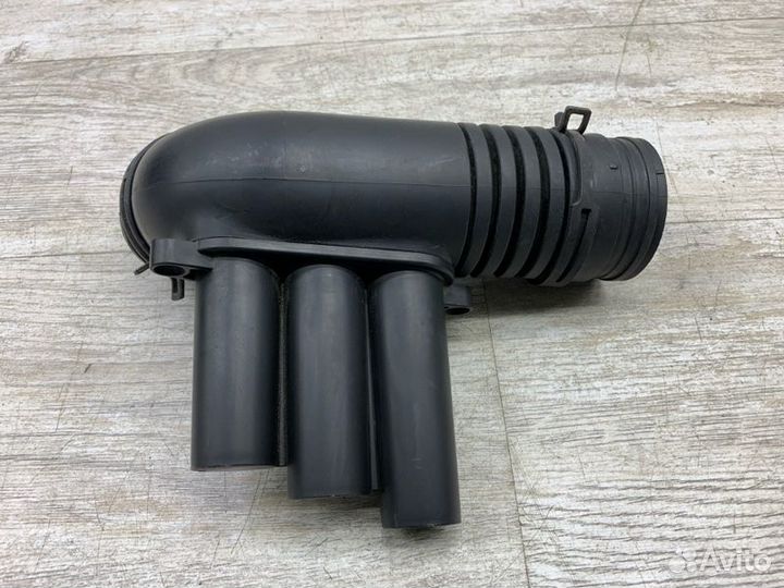 Патрубок воздушного фильтра Skoda Octavia