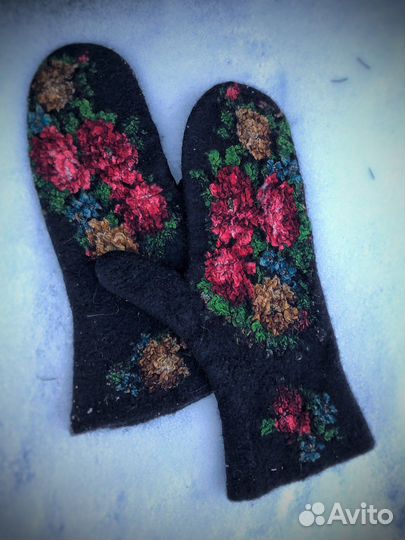 Варежки с большим элементом павлопосадского платка