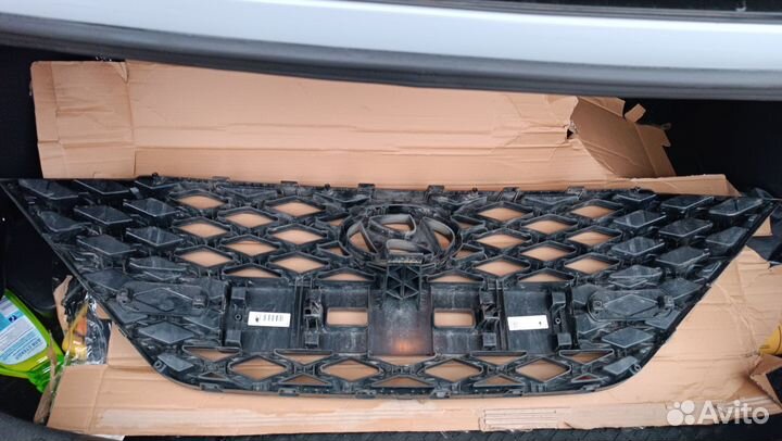 Решетка переднего бампера hyundai Solaris 2021