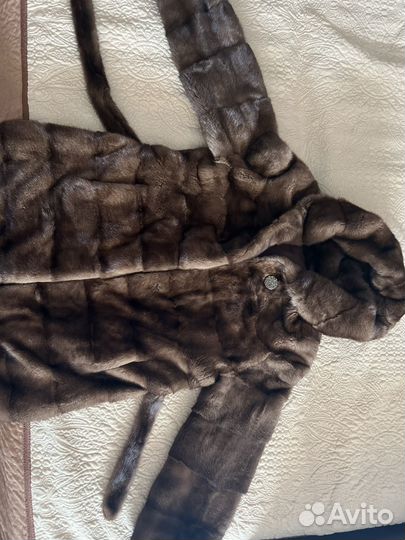 Норковая шуба с капюшоном бренда Saga Furs