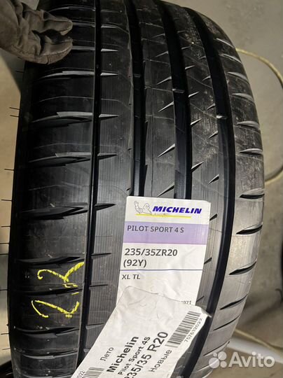 Michelin Pilot Sport 4 S 235/35 R20