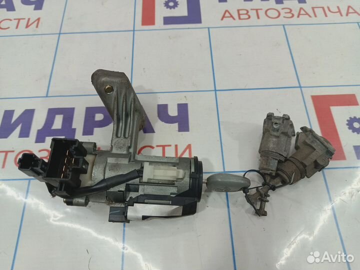 Замок зажигания Toyota Corolla (E120) 45280-02050