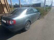 Volkswagen Jetta 1.6 AT, 2008, битый, 333 000 км, с пробегом, цена 540 000 руб.