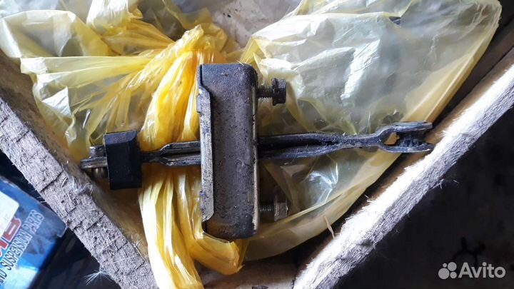 Ограничитель двери toyota crown ms110