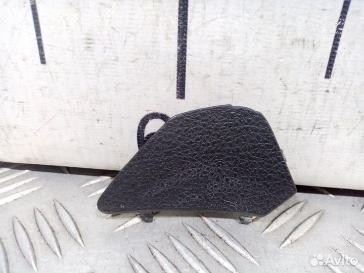 Б/У Заглушка накладки багажника левая#001