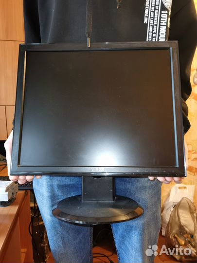 Продаю монитор рабочий в отличном состоянии
