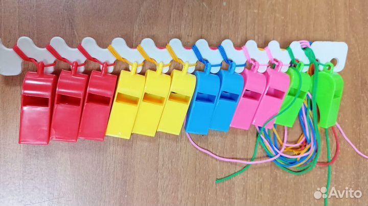 Свисток пластиковый магазин