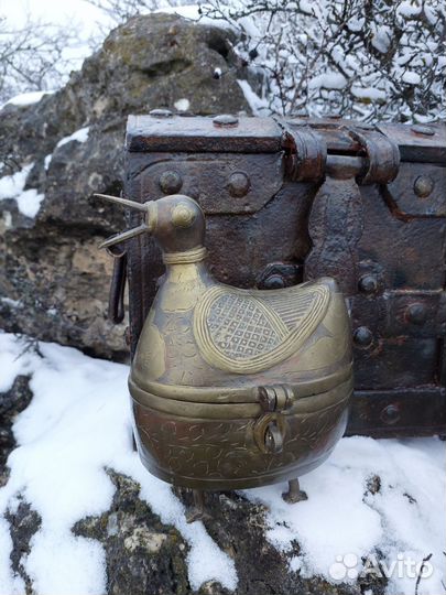 Старинный ларец бронзовая утка