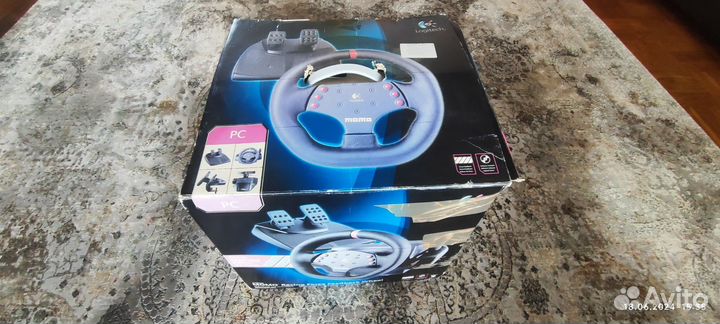 Руль logitech momo racing