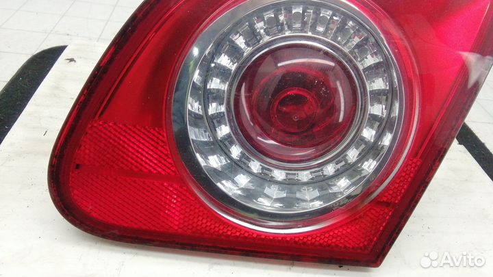 Фонарь крышки багажника правый Volkswagen Passat