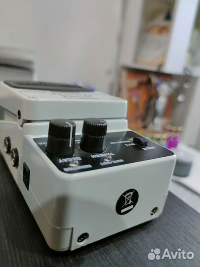 Педаль эффектов behringer nr100