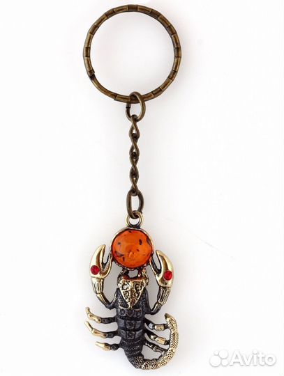 Брелок для ключей Скорпион латунь янтарь