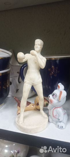 Статуэтка боксёр колкий пластик