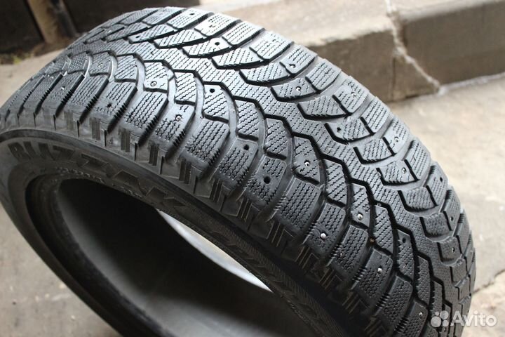 Bridgestone Blizzak Spike-01 225/55 R18 98T