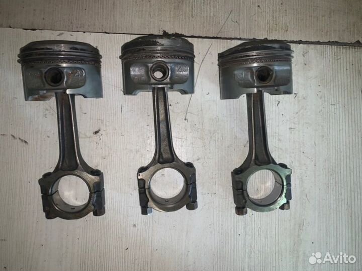 Поршень Ford Focus 1 LX 2.0 split port 2002