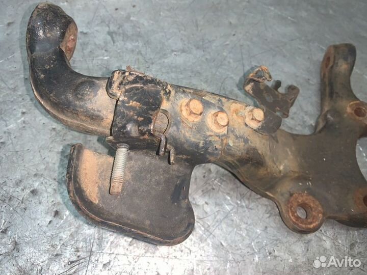 Кулак поворотный передний левый Nissan Patrol Y62