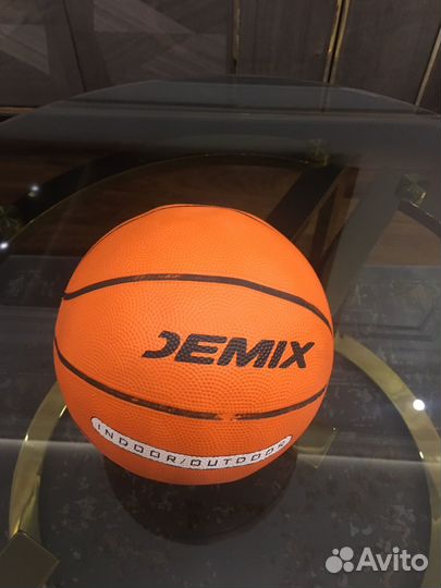 Баскетбольный мяч