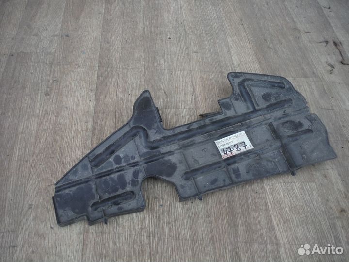 Дефлектор радиатора правый Toyota Avensis 2 2007