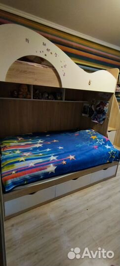 Кровать двухьярусная с матрасами