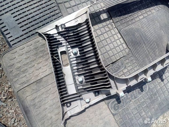 Обшивка стойки задняя левая Nissan Armada VK56DE